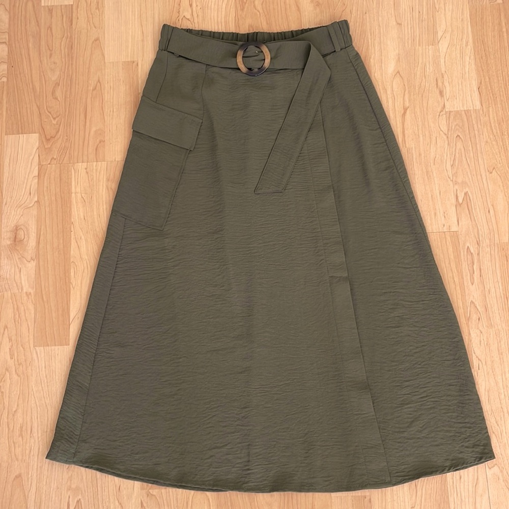 Never used skirt midi